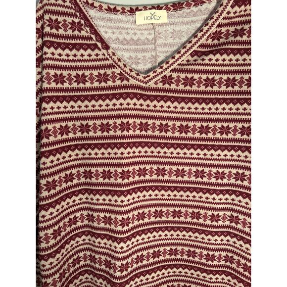 Hopely Boutique Top Maroon & Tan Snowflake Pattern Size Large Oversized NWOT - Picture 4 of 6